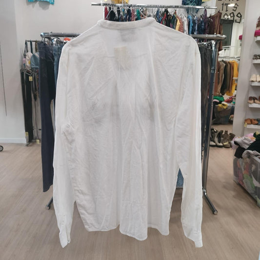 Very nice white embroidered button-down shirt with a sailing embroidery