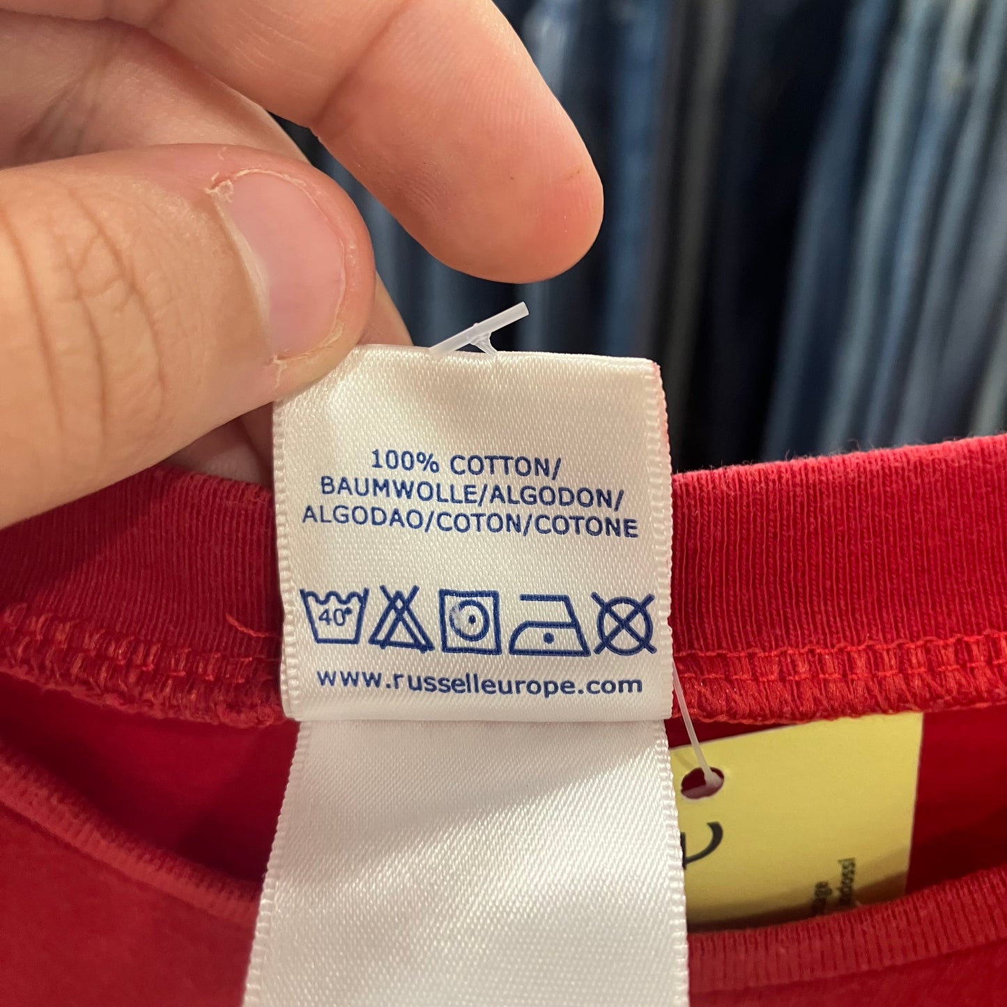 russell '00 tshirt rossa barchette di carta