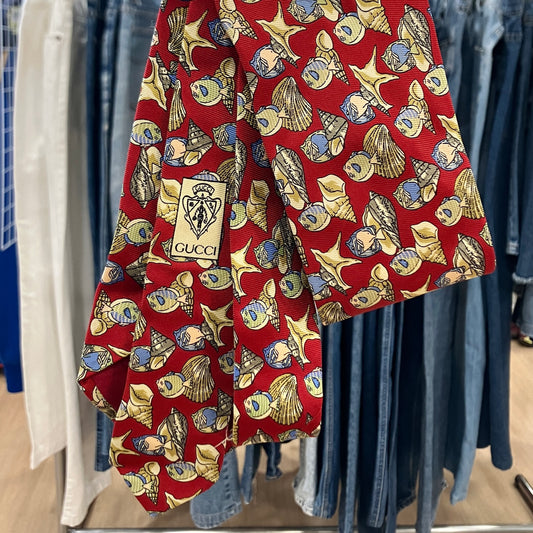 gucci 90s red silk tie with sea shells