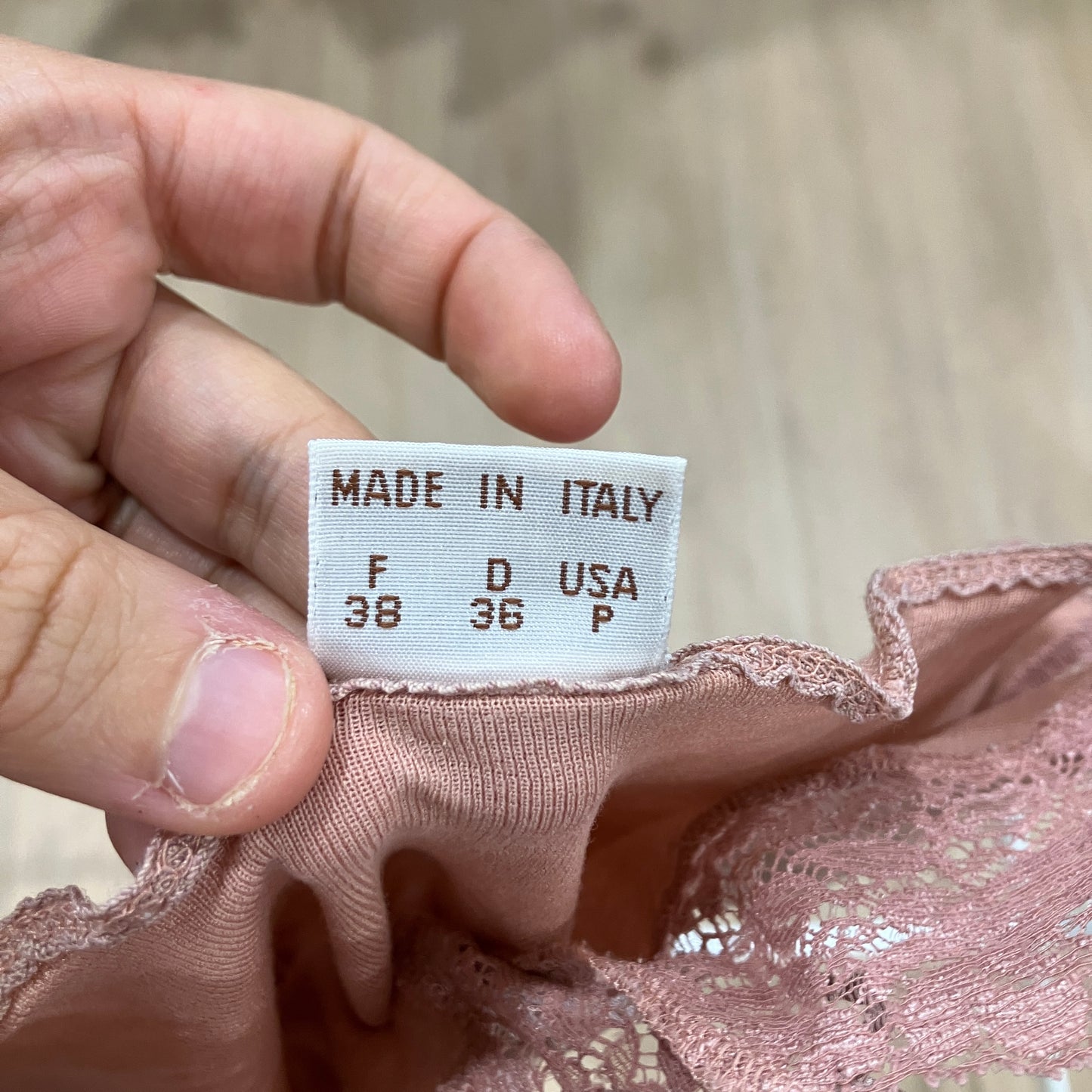 malizia la perla '00s top cami a costine rosa polvere con pizzo
