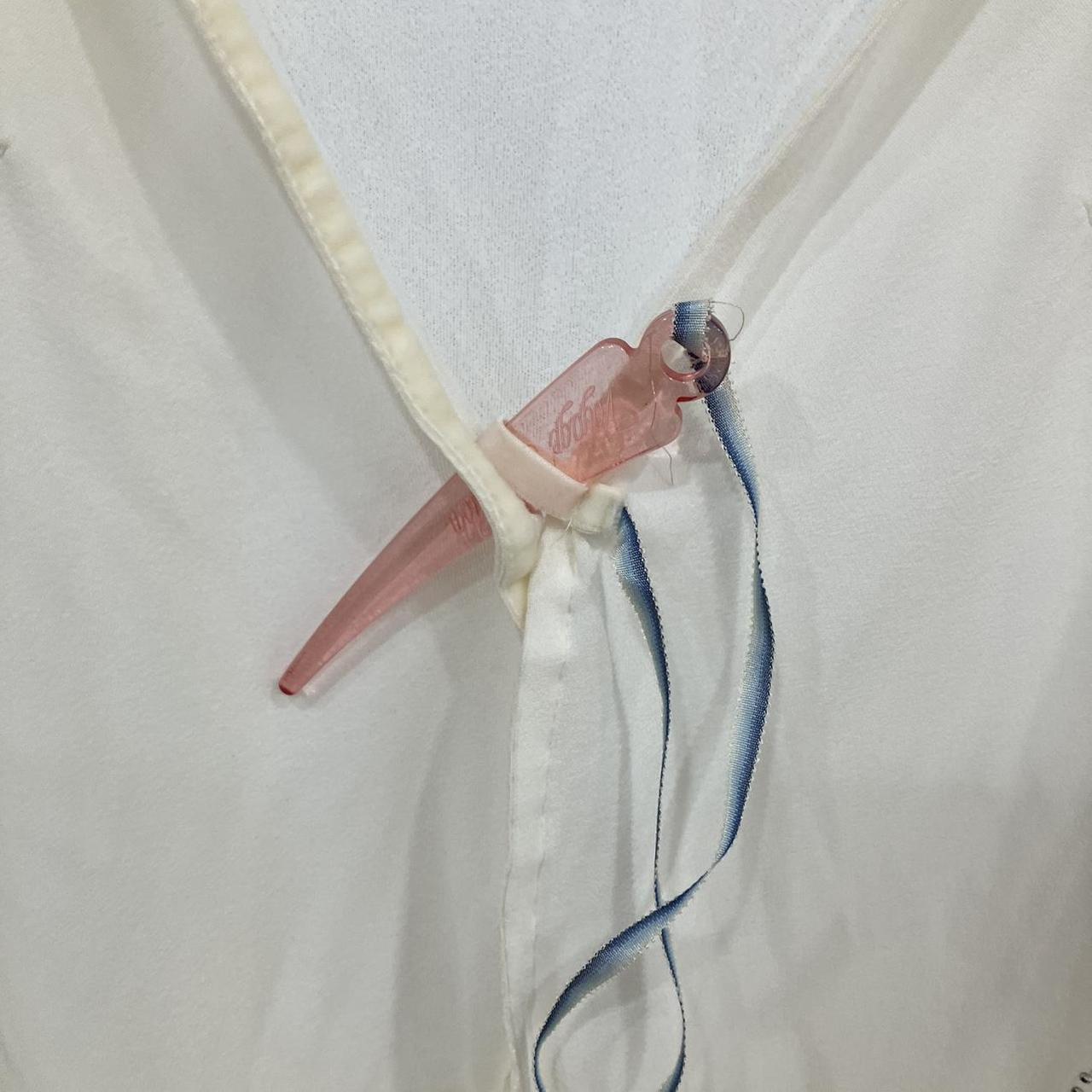 Voyage Passion white long sleeve shirt with bell sleeves and hair accessory